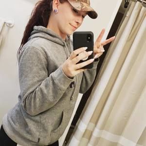 Meet your Posher, Courtnay